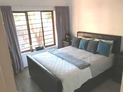Townhouse For Rent in Magaliessig, Sandton