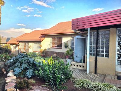 3  BEDROOM HOUSE WITH 2  X 1 BEDROOM FLATS For Sale in Woodmere, Germiston