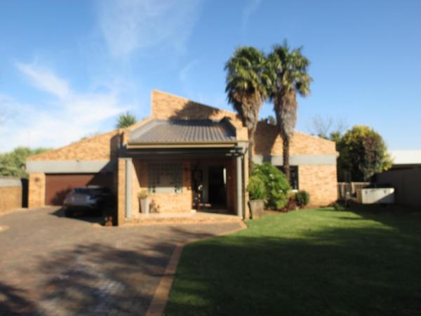 House For Sale in Sunward Park, Boksburg
